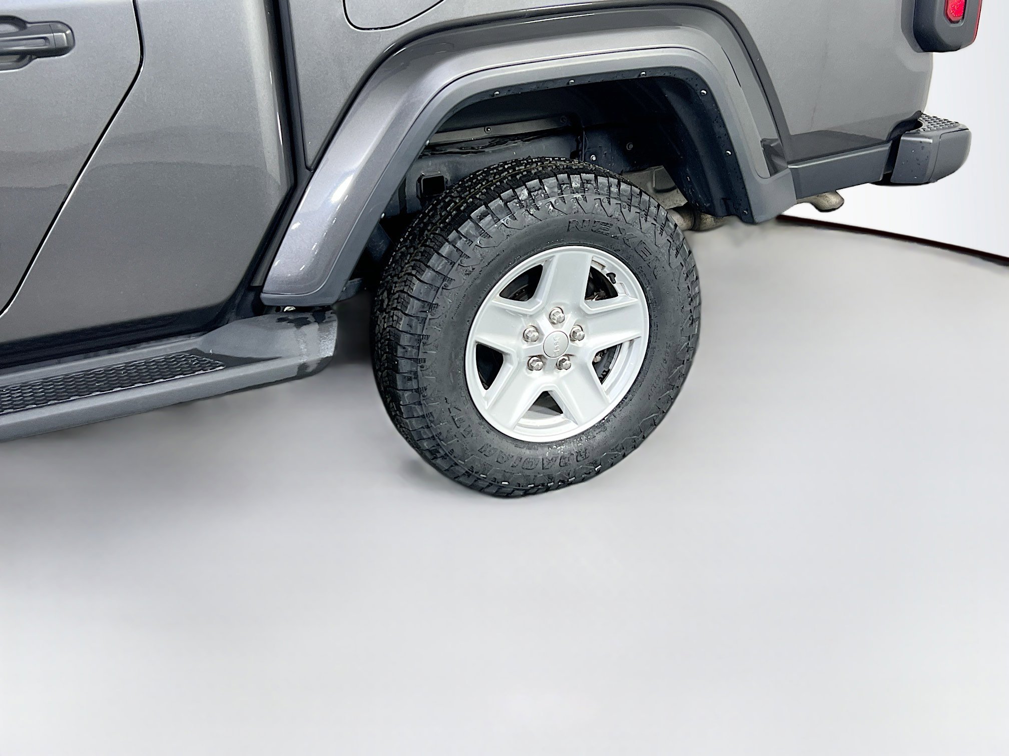 Used 2022 Jeep Gladiator Sport image 28