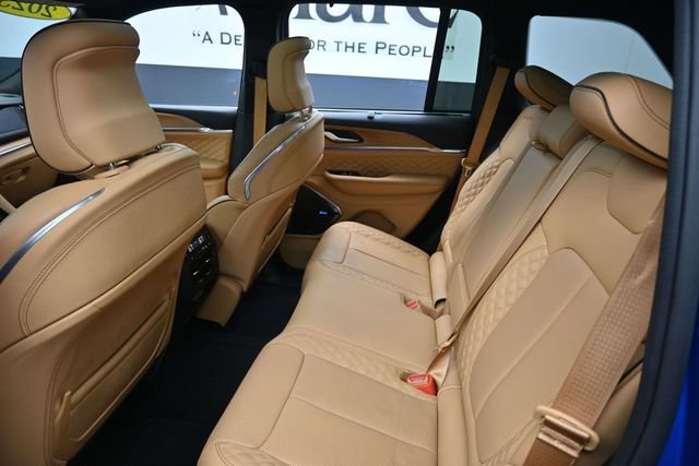 Used 2023 Jeep Grand Cherokee Summit AWD/4WD image 31