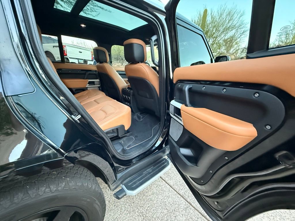 Used 2023 Land Rover Defender 130 SE image 10