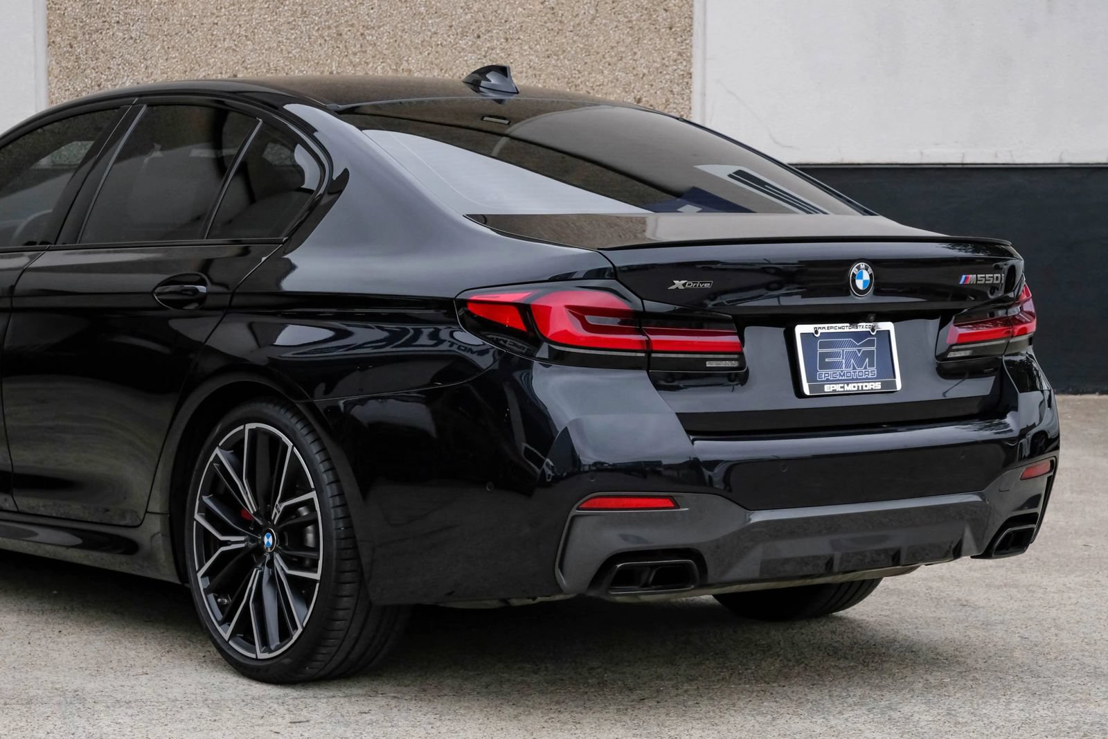 Used 2023 BMW M550i xDrive w/ Executive Package AWD/4WD image 18