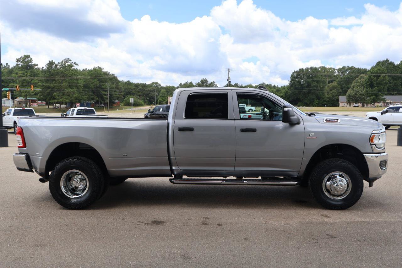 Used 2024 RAM 3500 Tradesman w/ Chrome Appearance Group AWD/4WD image 4
