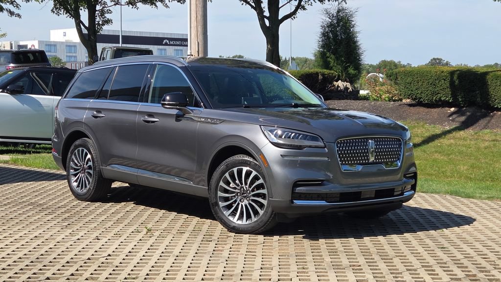 Used 2023 Lincoln Aviator AWD w/ Premium Package image 4