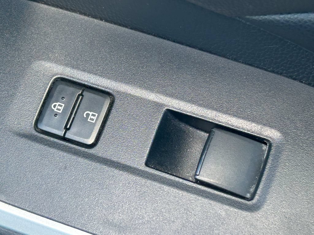 Used 2021 Toyota RAV4 XLE AWD/4WD image 34