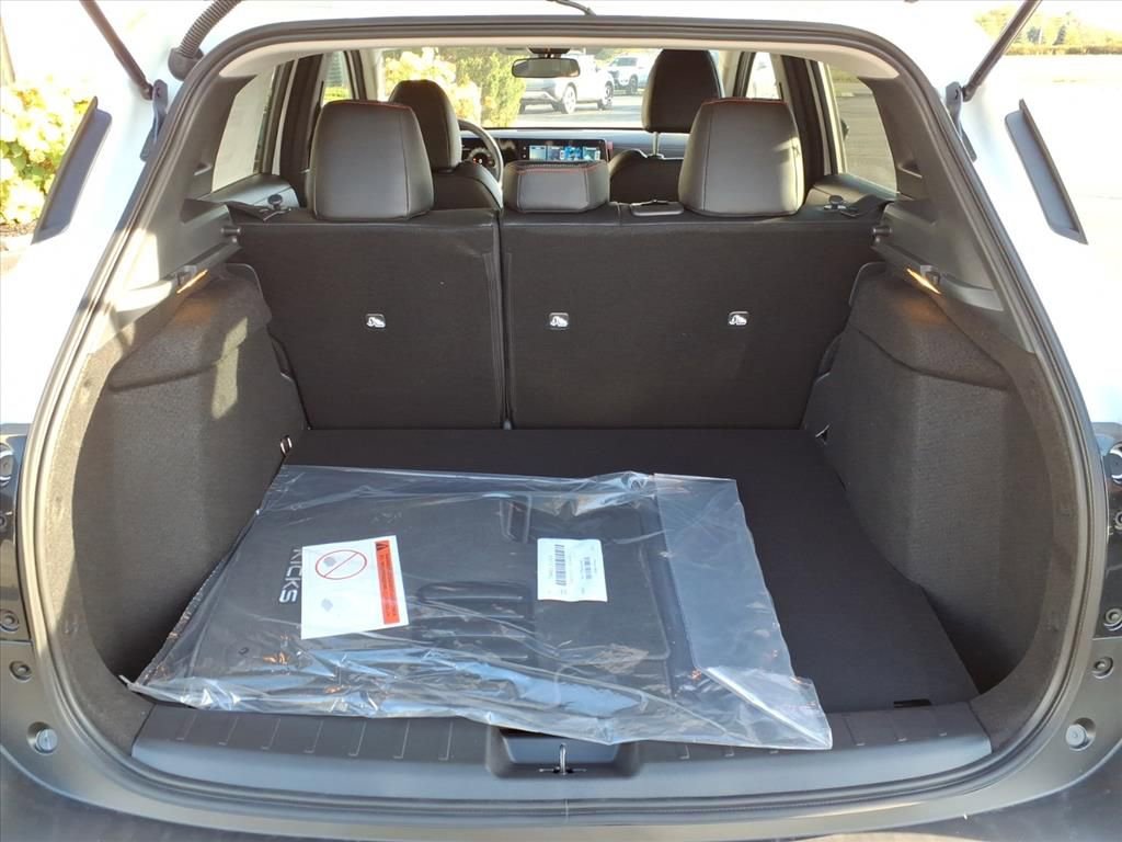 New 2026 Nissan Kicks SR w/ Cold Weather Package image 9