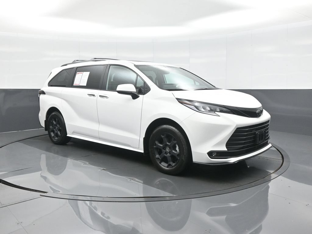 Certified 2026 Toyota Sienna XLE Woodland Edition
