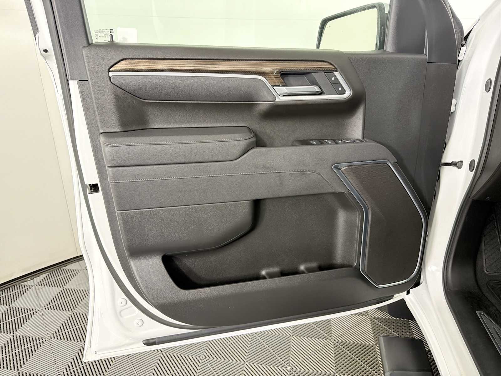 Certified 2025 Chevrolet Silverado 1500 LT w/ All Star Edition Plus RWD image 8