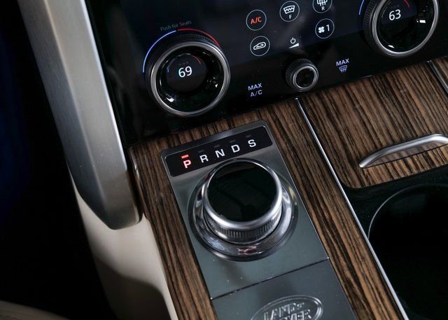 Used 2019 Land Rover Range Rover HSE image 14