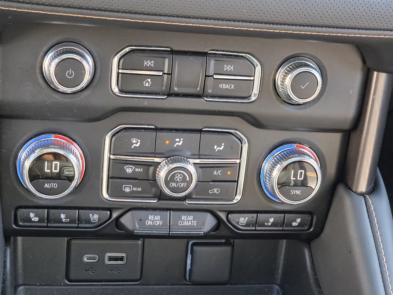 Used 2022 GMC Yukon AT4 w/ AT4 Premium Plus Package AWD/4WD image 18