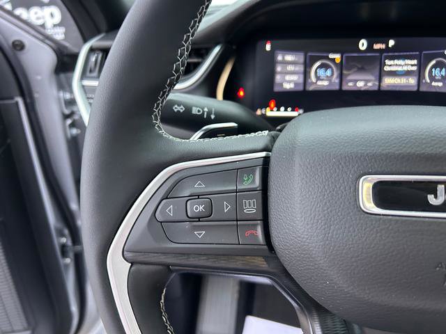 New 2025 Jeep Grand Cherokee Altitude image 16