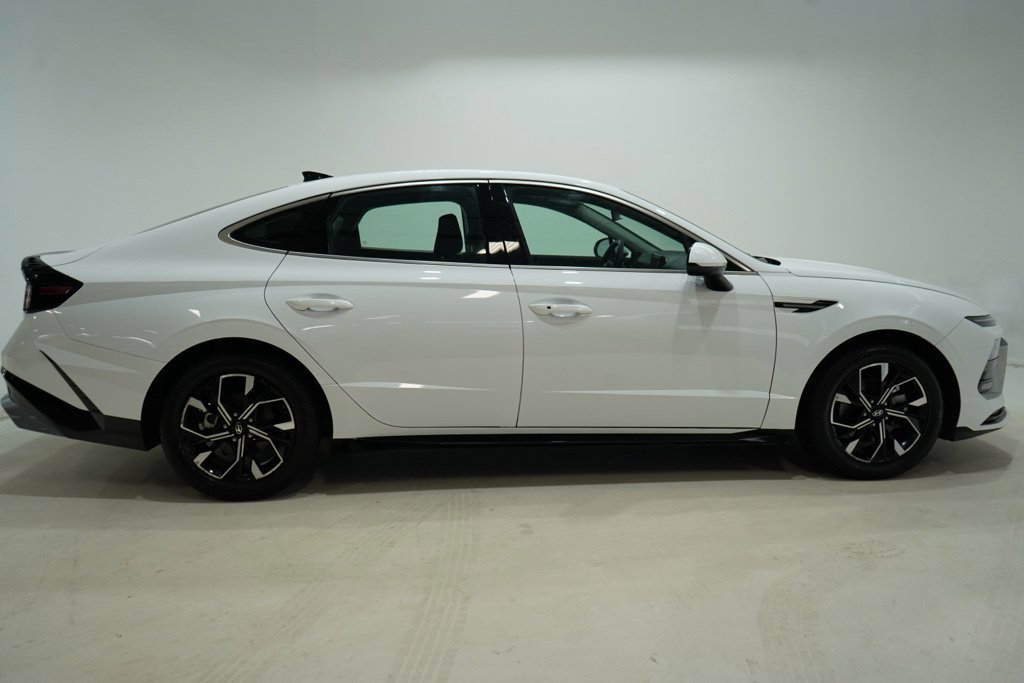 Used 2025 Hyundai Sonata SEL FWD image 8