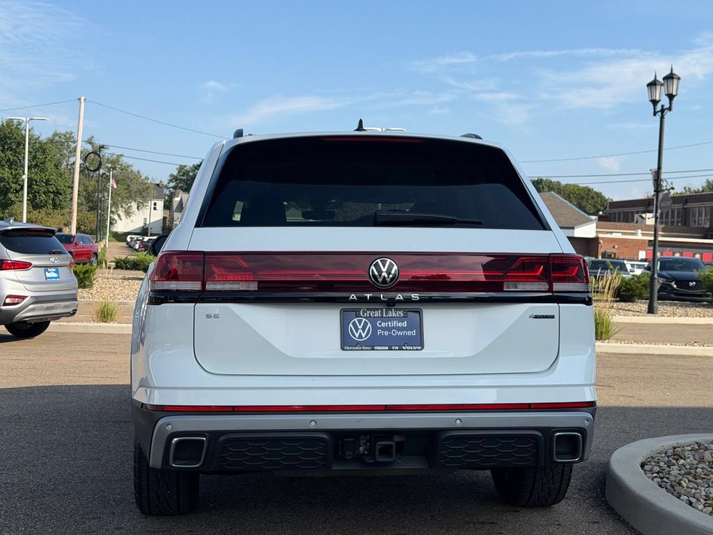 Used 2024 Volkswagen Atlas Peak Edition SE AWD/4WD image 4