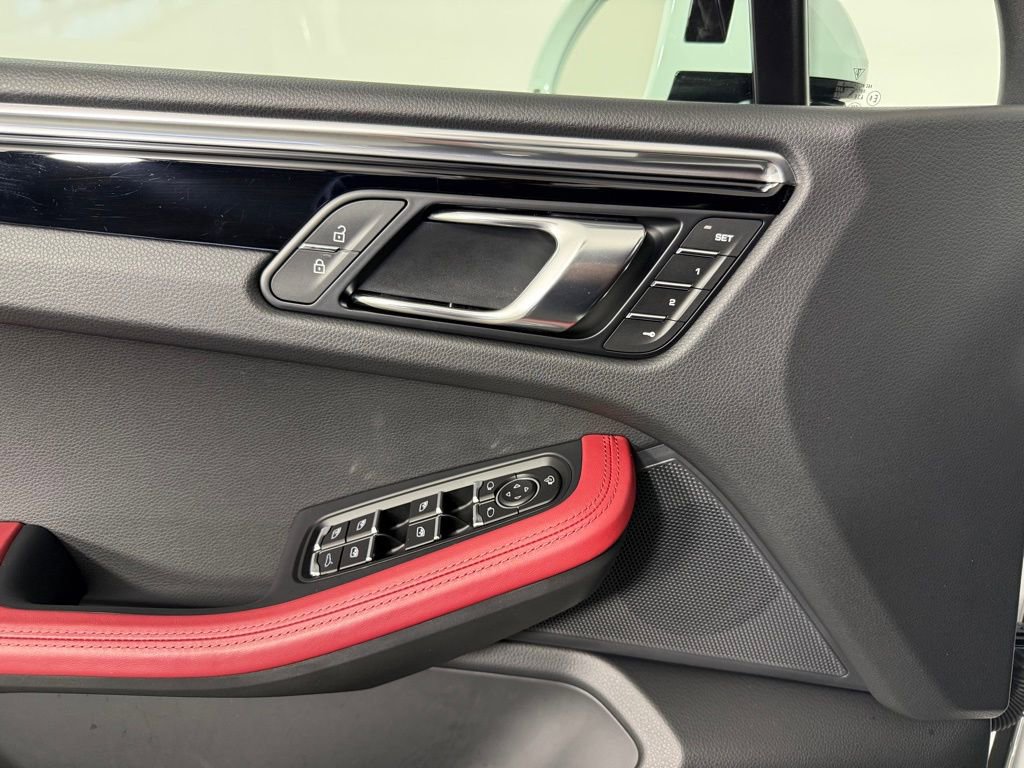Certified 2026 Porsche Macan Turbo image 20