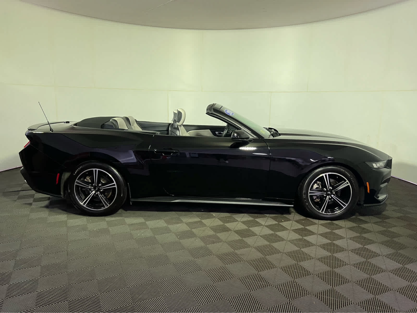 Used 2024 Ford Mustang Premium RWD image 8