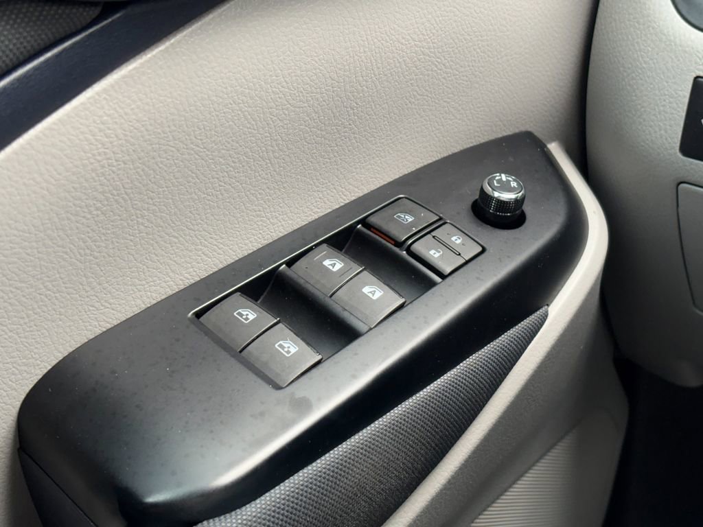 Used 2019 Toyota Highlander LE FWD image 20