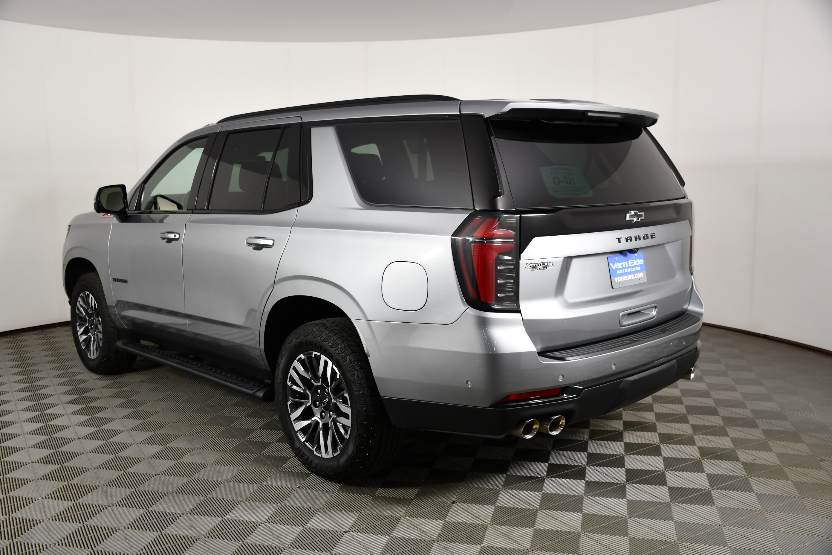 Used 2025 Chevrolet Tahoe Z71 AWD/4WD image 6