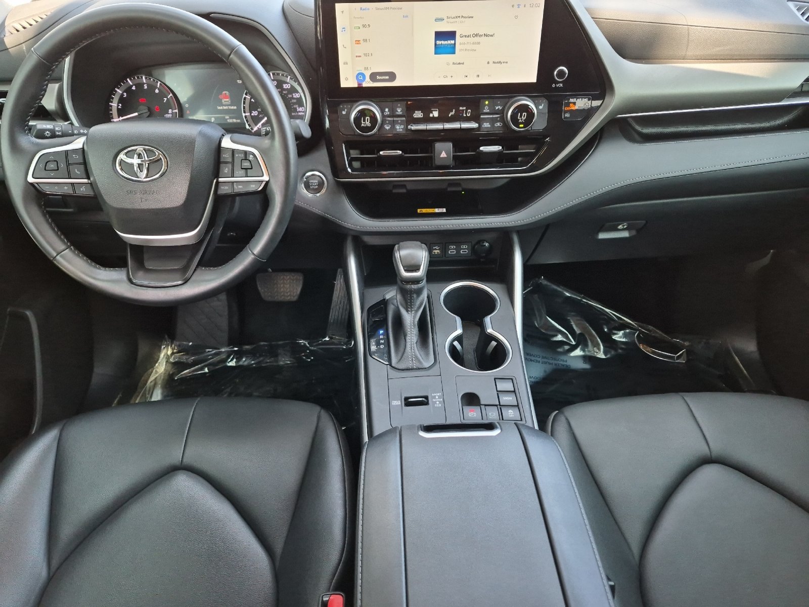 Used 2023 Toyota Highlander XLE FWD image 12
