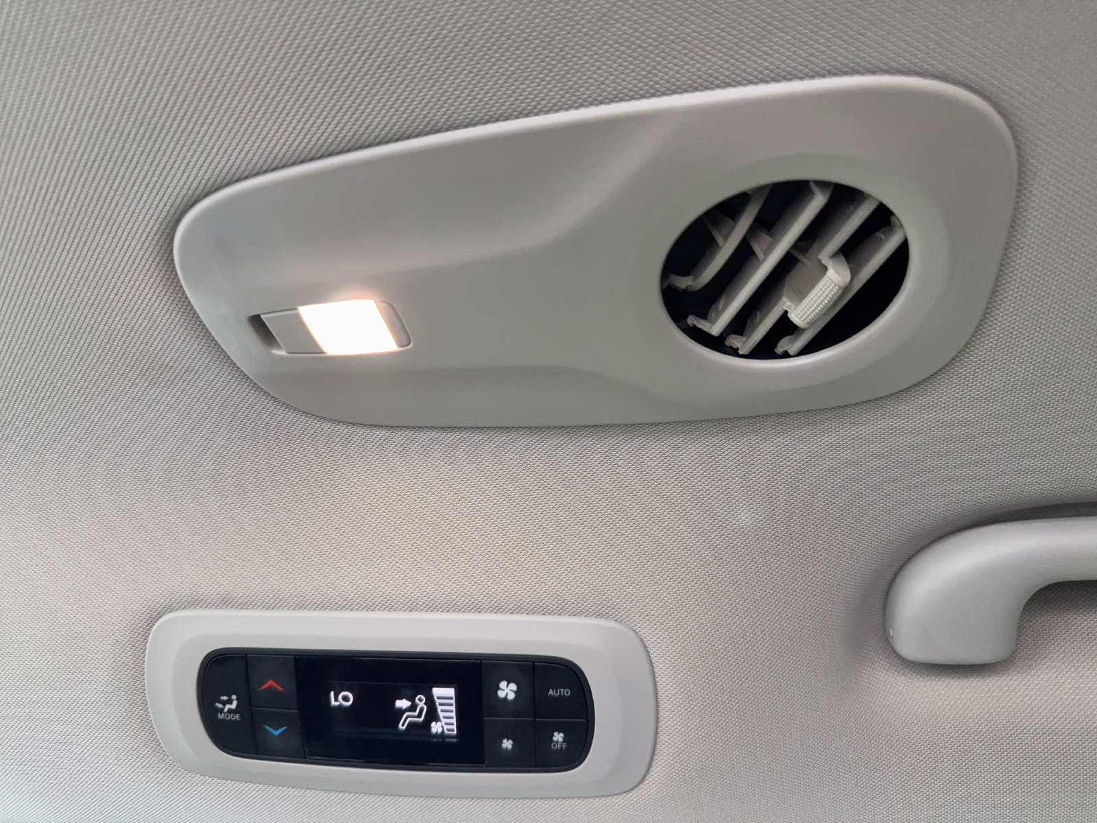 Used 2023 Chrysler Pacifica Touring-L FWD image 37