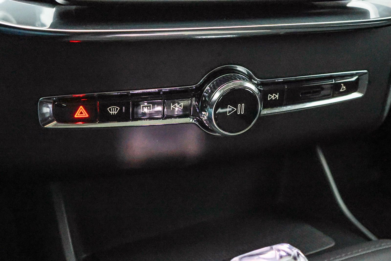 Used 2025 Volvo XC90 B6 Plus w/ Protection Package Premier image 39