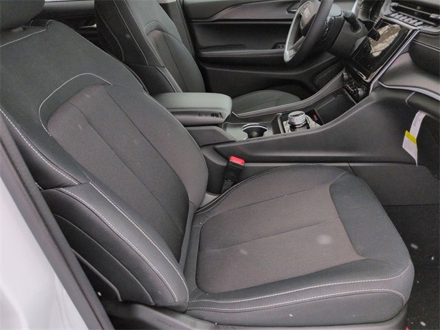 Used 2024 Jeep Grand Cherokee Laredo X image 26