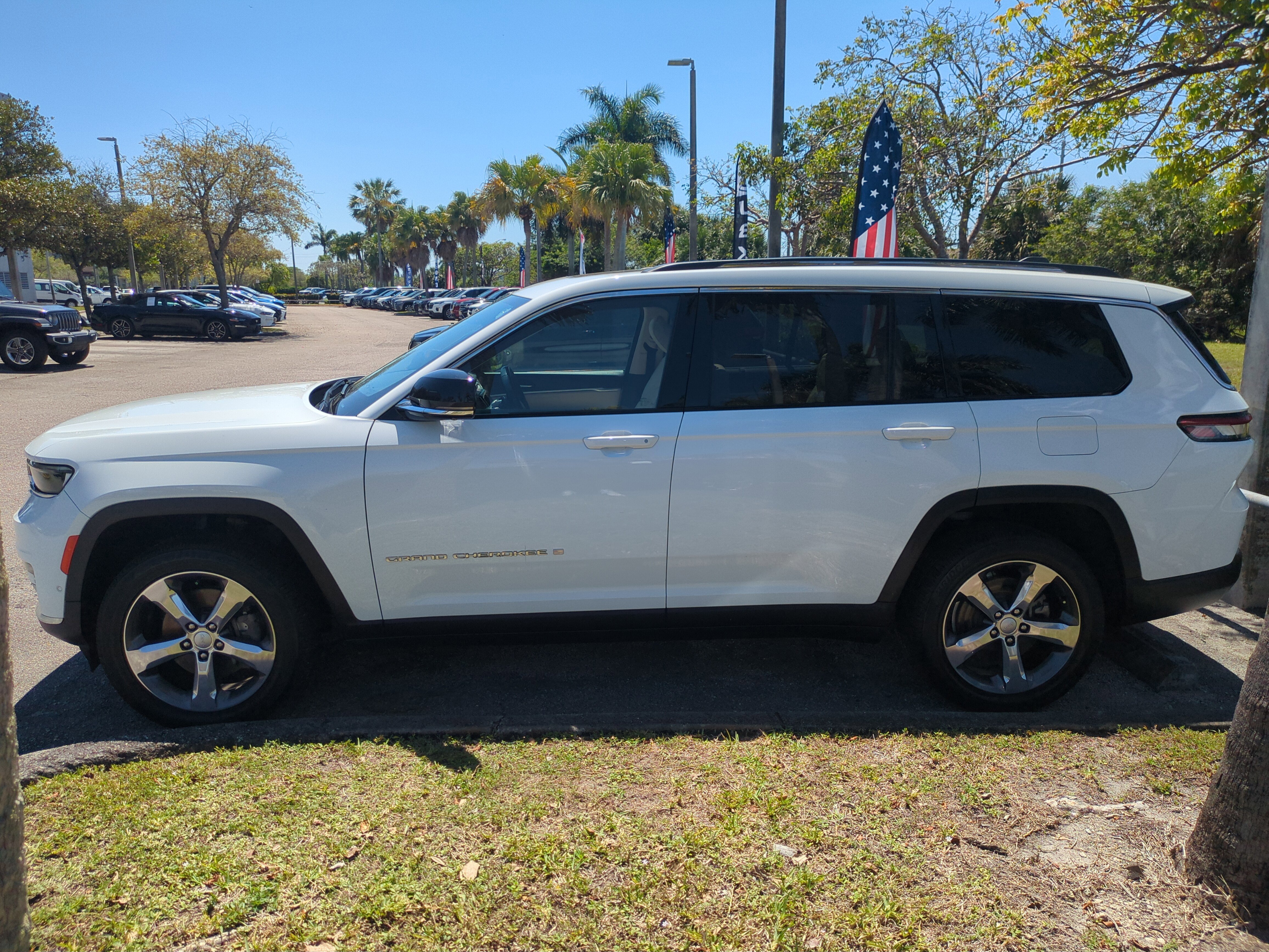 Certified 2021 Jeep Grand Cherokee L Limited w/ Luxury Tech Group II image 8