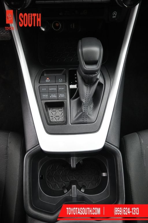 Used 2025 Toyota RAV4 XLE AWD/4WD image 19