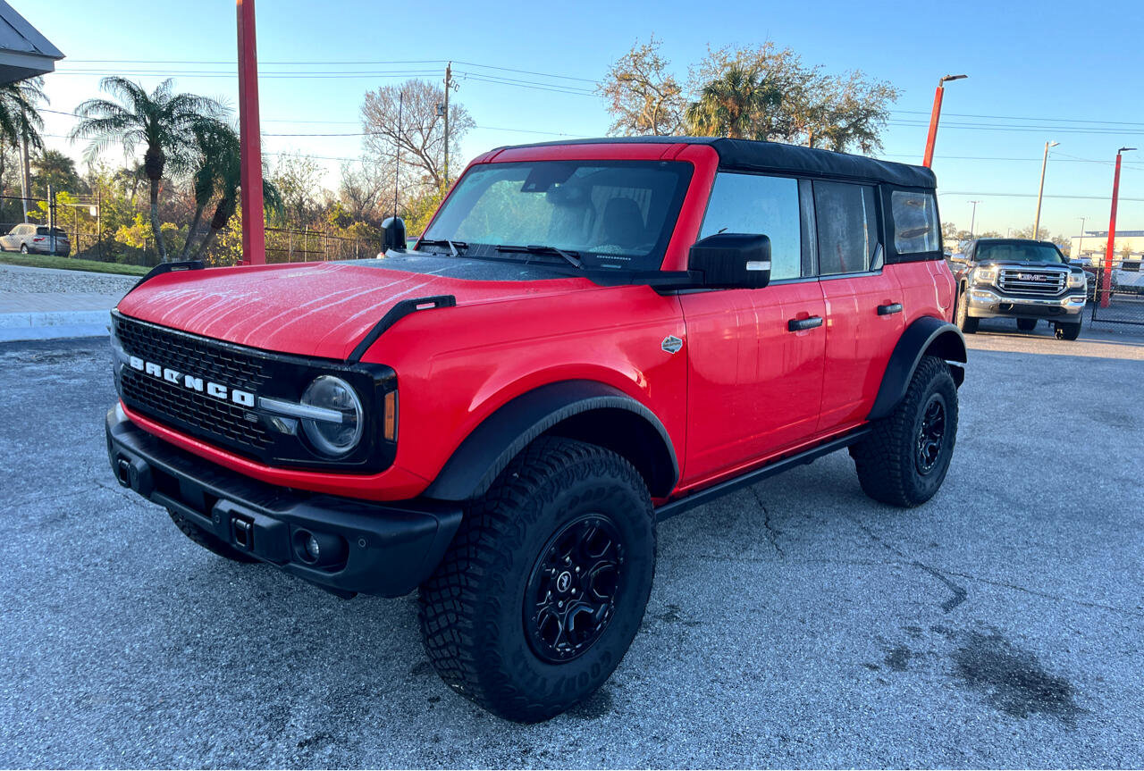 Used 2023 Ford Bronco Wildtrak image 3