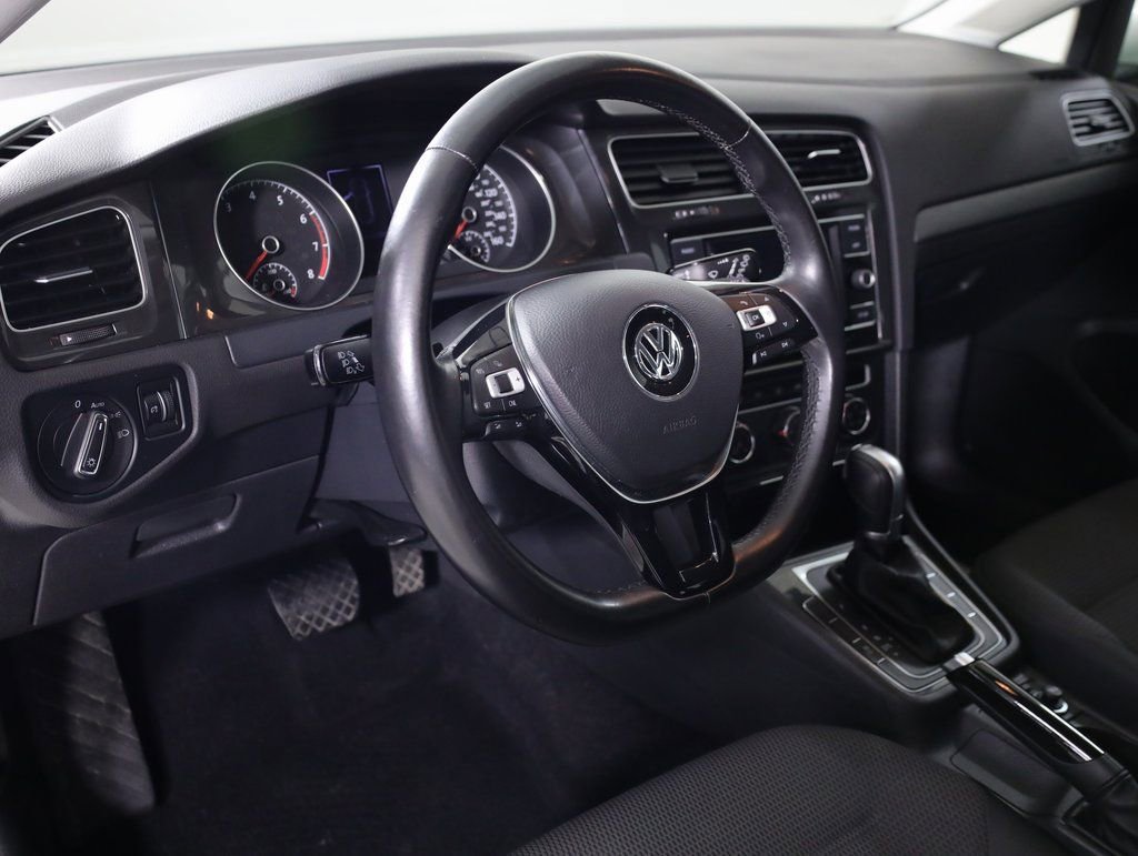 Used 2018 Volkswagen Golf S image 11
