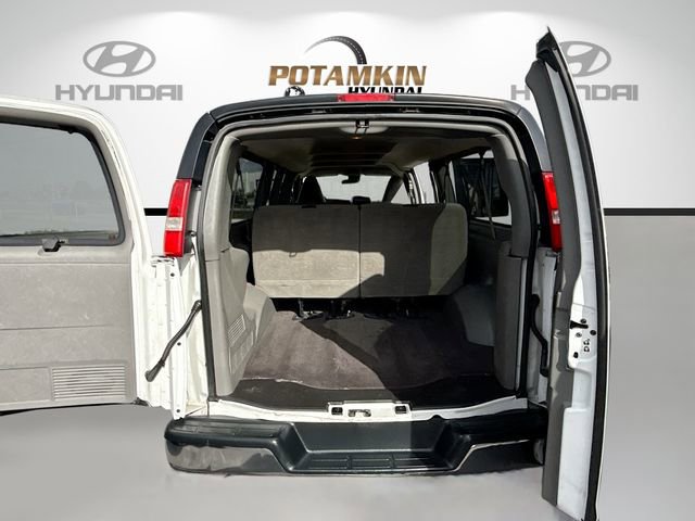 Used 2020 Chevrolet Express 3500 LT w/ LT Preferred Equipment Group image 23