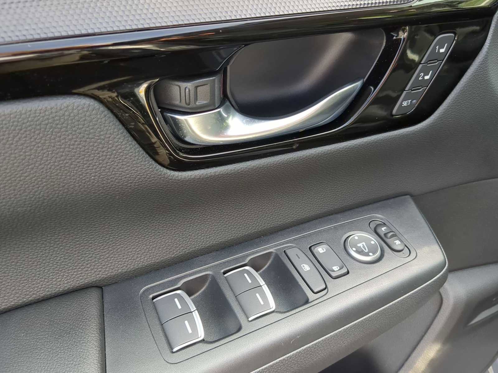 Used 2025 Honda CR-V EX-L image 12