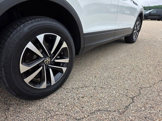 Used 2024 Volkswagen Tiguan S image 38