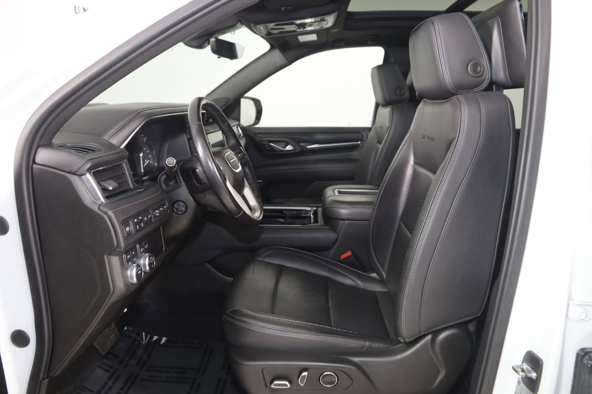 Used 2021 GMC Yukon XL Denali w/ Advanced Technology Package image 12