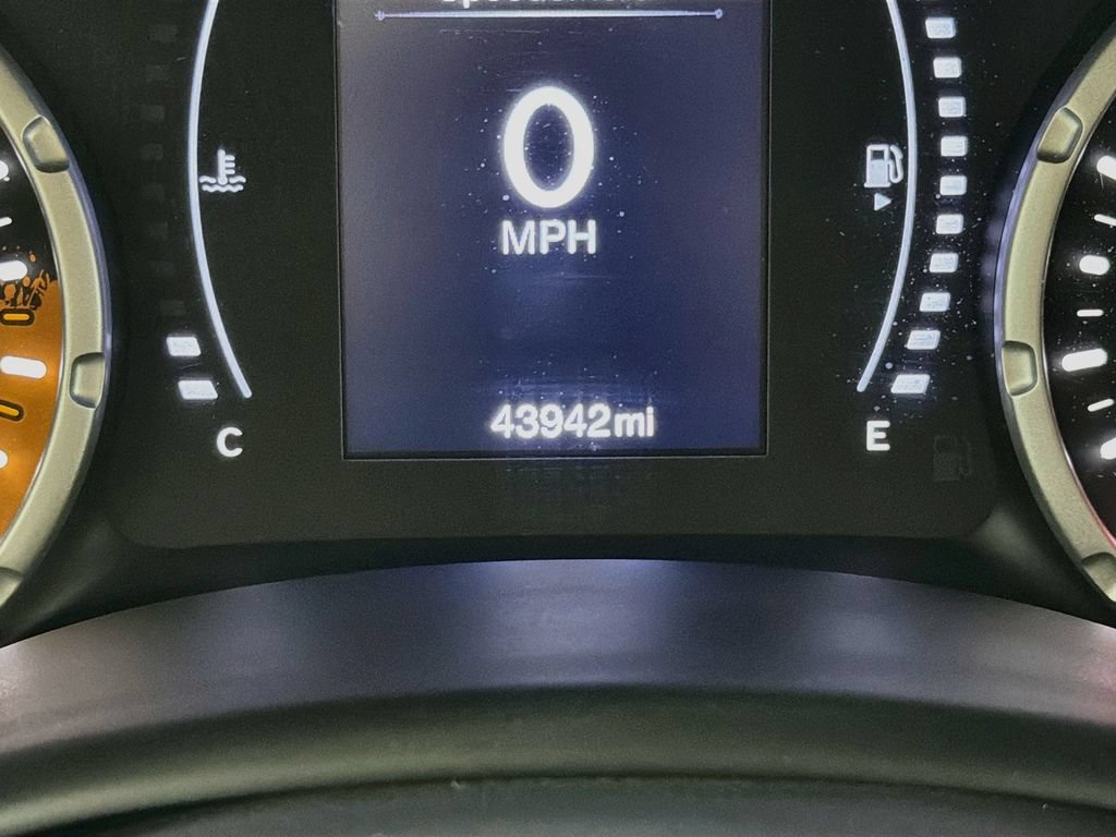 Used 2017 Jeep Renegade Latitude FWD image 12