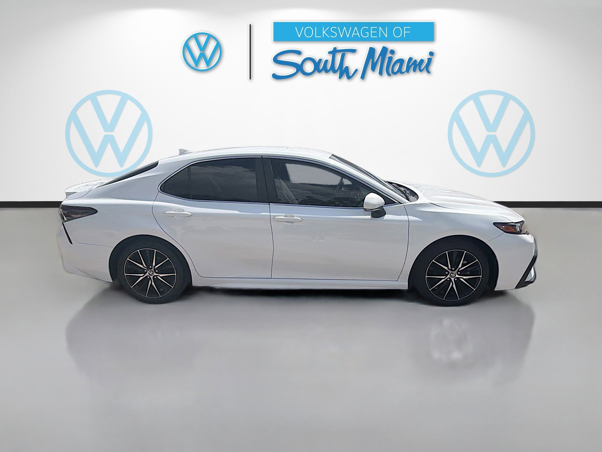 Used 2023 Toyota Camry SE w/ Convenience Package FWD image 8