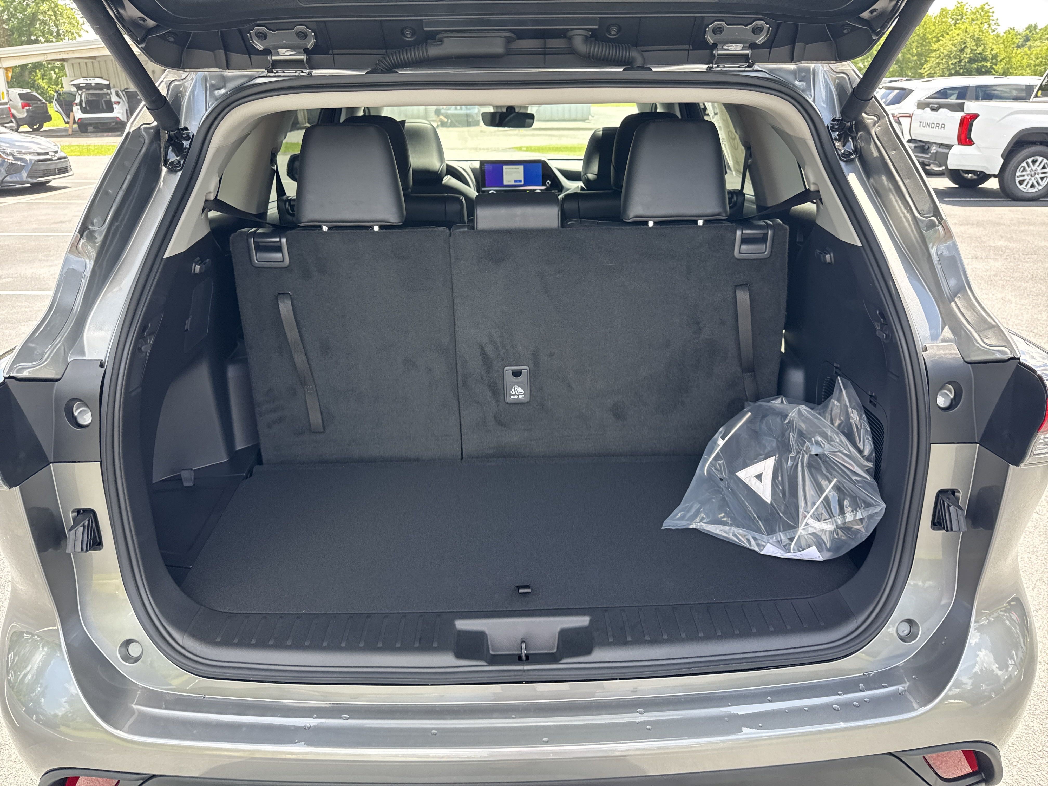 New 2025 Toyota Highlander XLE FWD image 38
