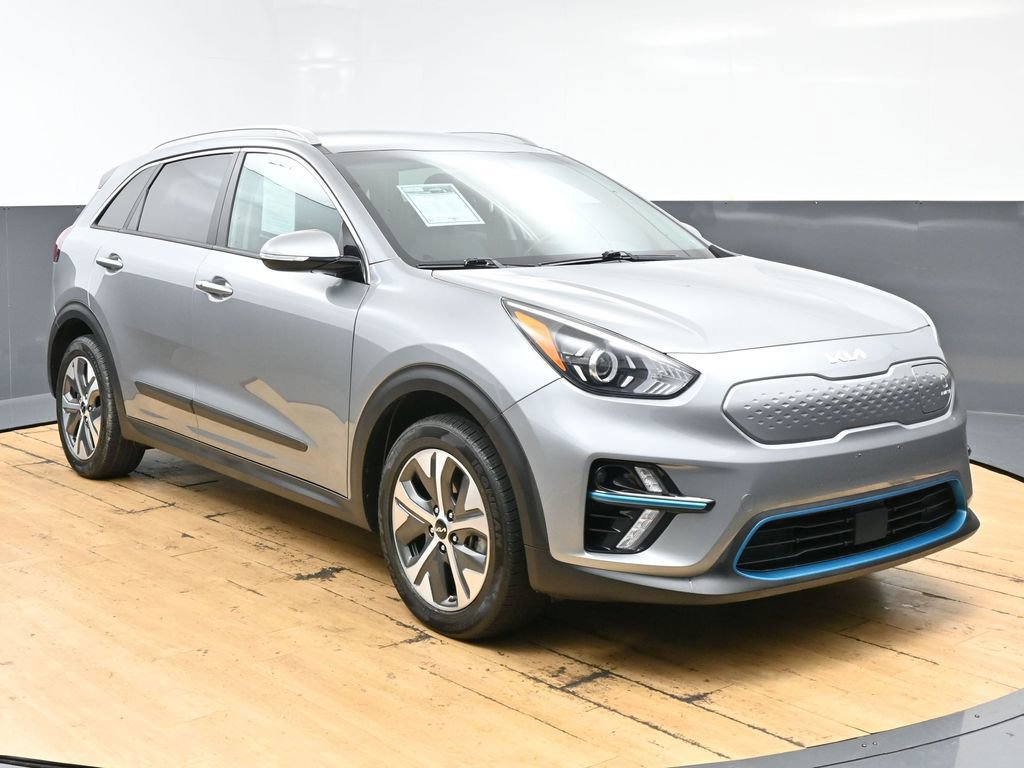 Used 2022 Kia Niro EX w/ Cold Weather Package FWD image 3