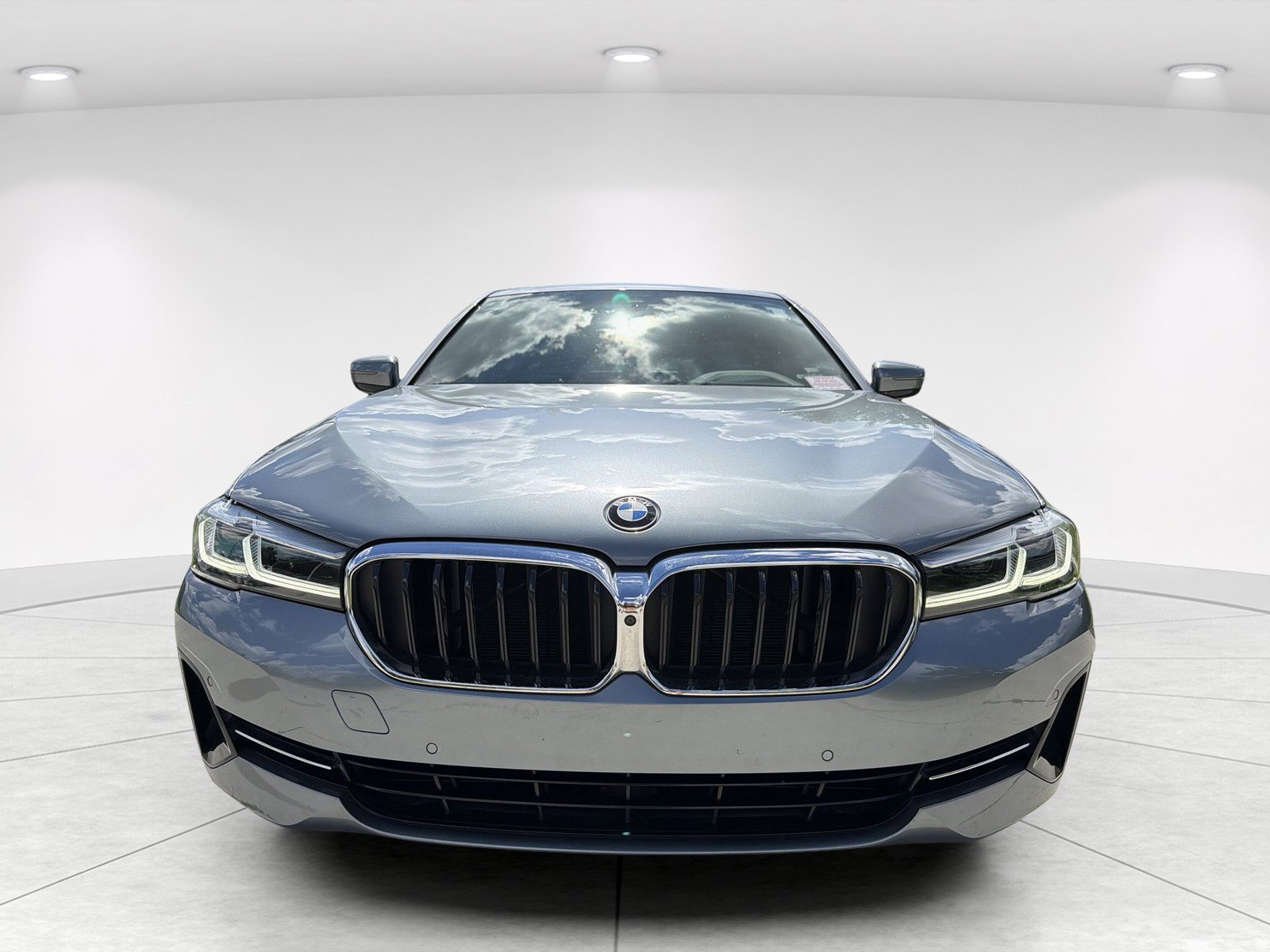 Used 2021 BMW 530i w/ Premium Package RWD image 2