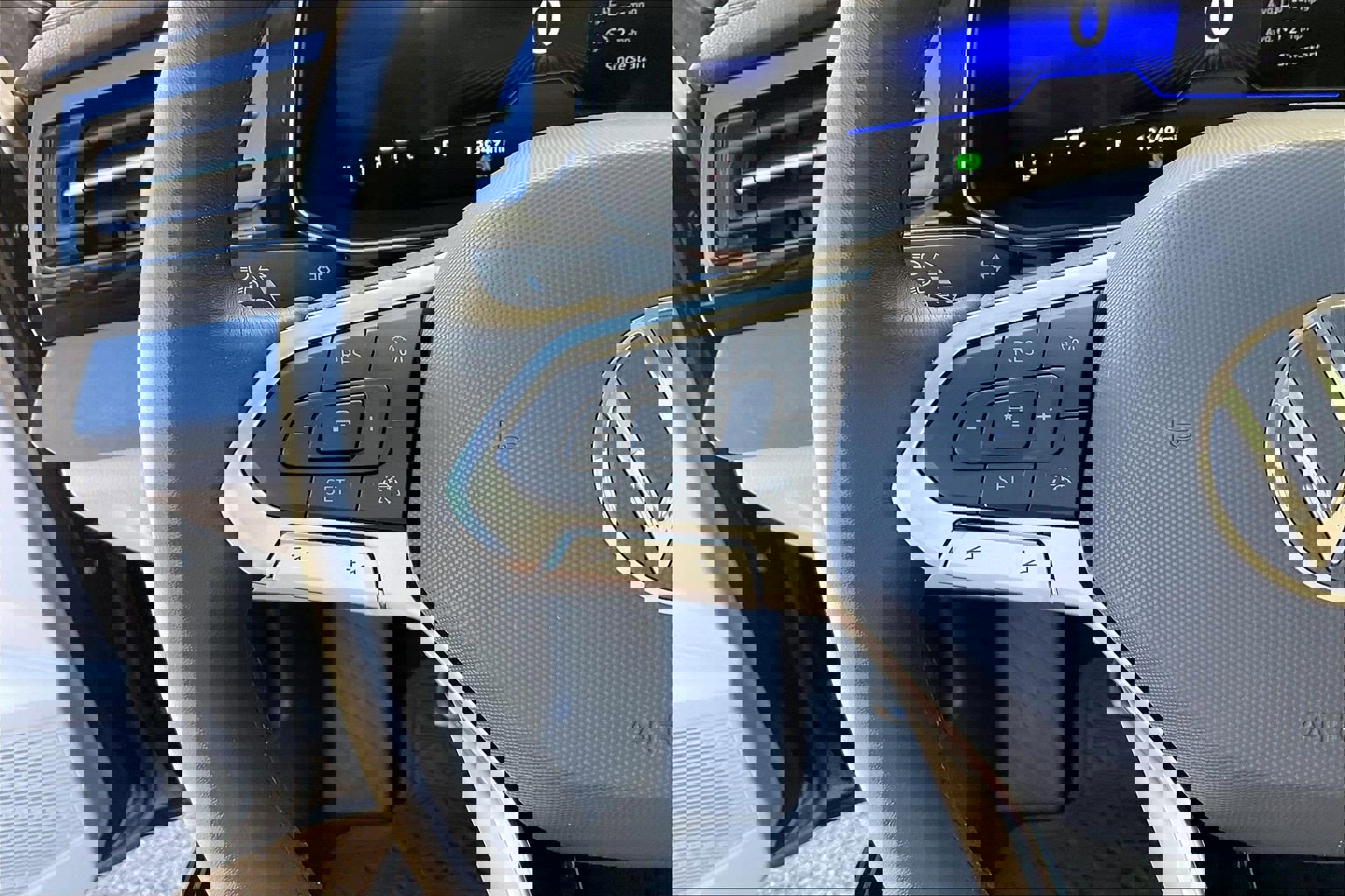 Certified 2025 Volkswagen Jetta SE w/ Black Wheel Package image 18