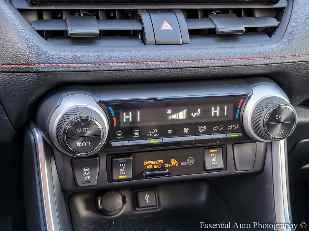 Used 2021 Toyota RAV4 SE w/ Weather & Moonroof Package image 22