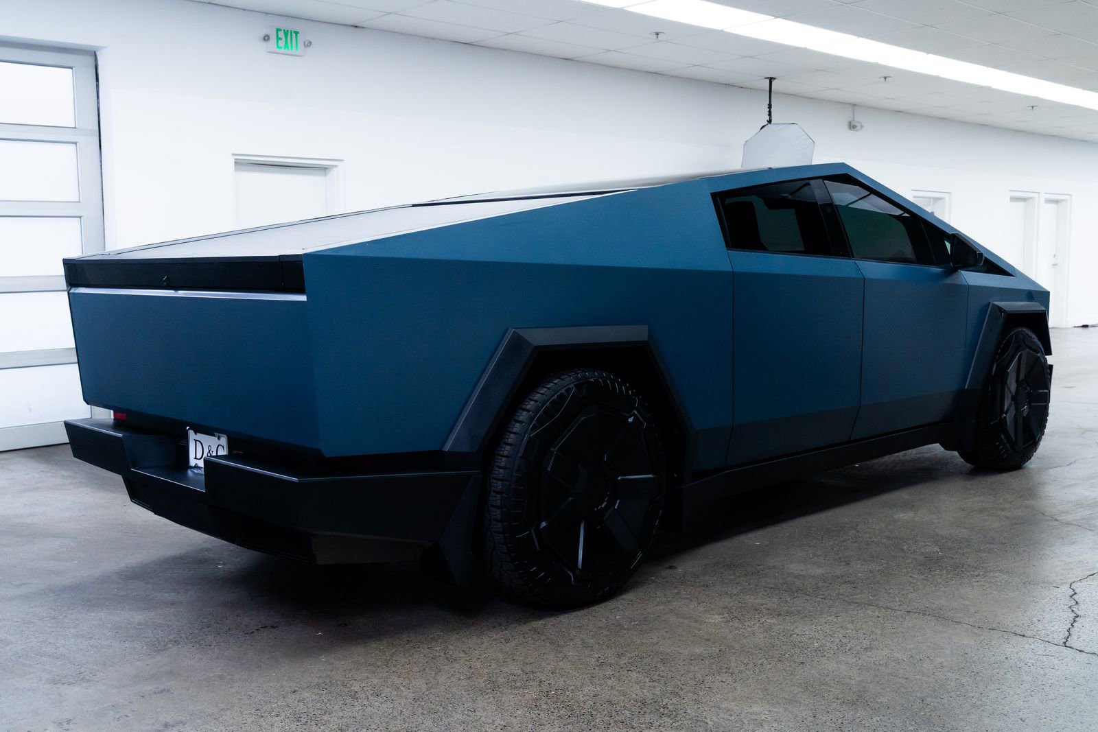 Used 2024 Tesla Cybertruck AWD Crew Cab image 6