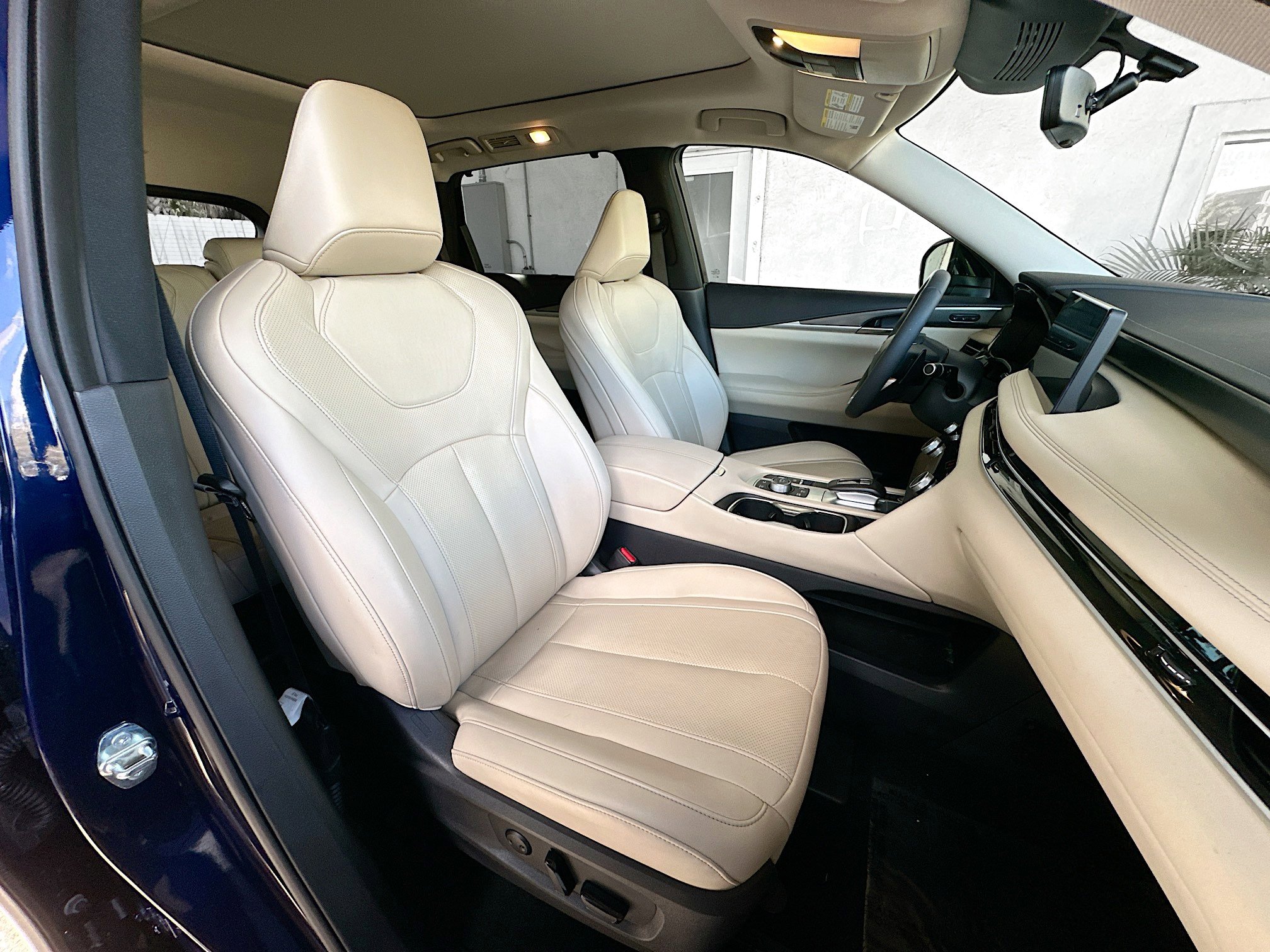 Used 2023 INFINITI QX60 Luxe w/ Cargo Package image 30