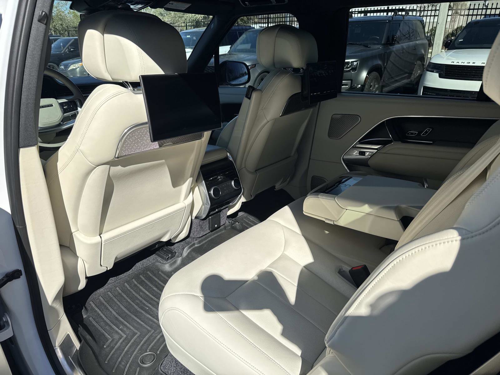 Certified 2024 Land Rover Range Rover Long Wheelbase Autobiography image 15