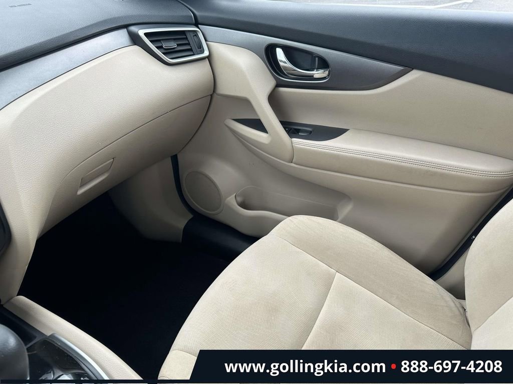 Used 2016 Nissan Rogue SV FWD image 28