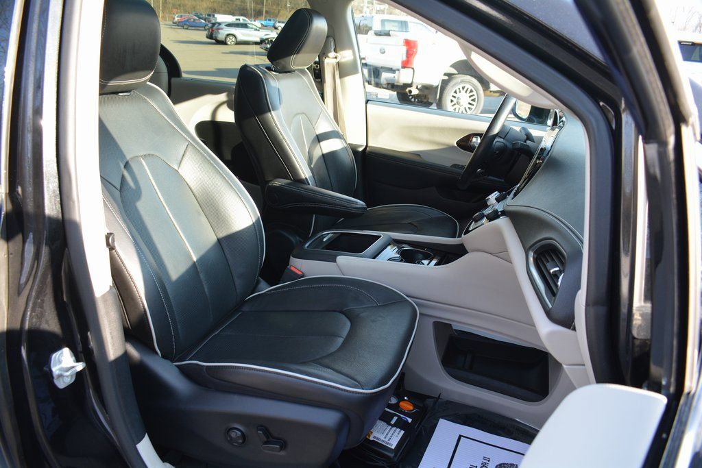 Used 2022 Chrysler Pacifica Limited image 19