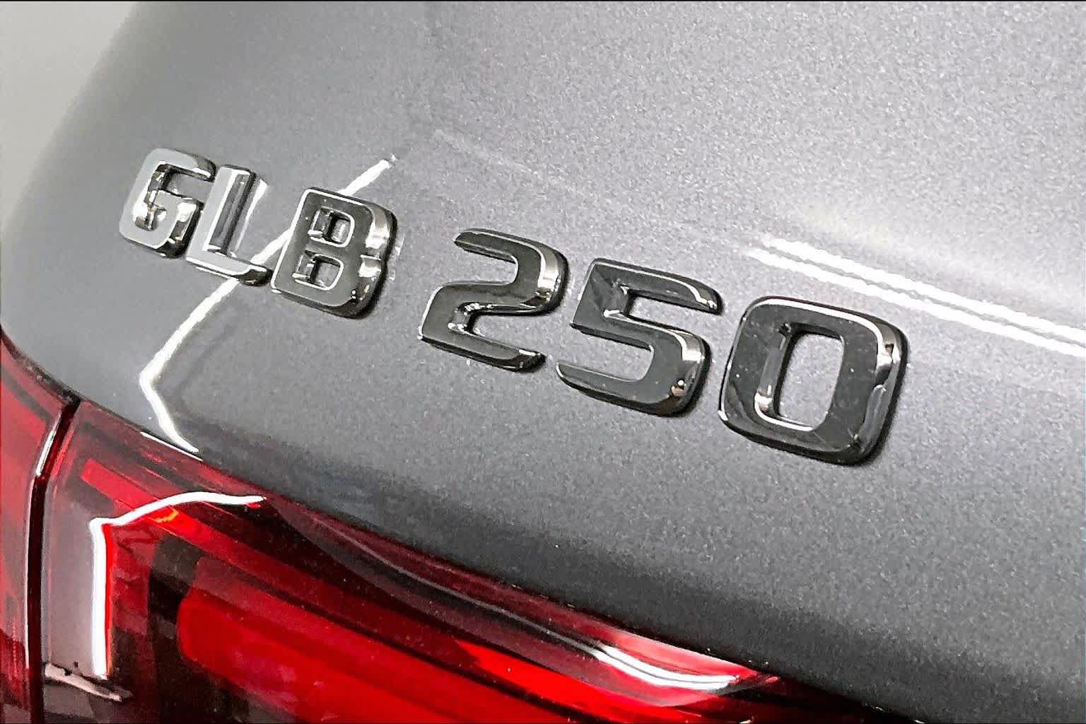 New 2026 Mercedes-Benz GLB 250 4MATIC image 7