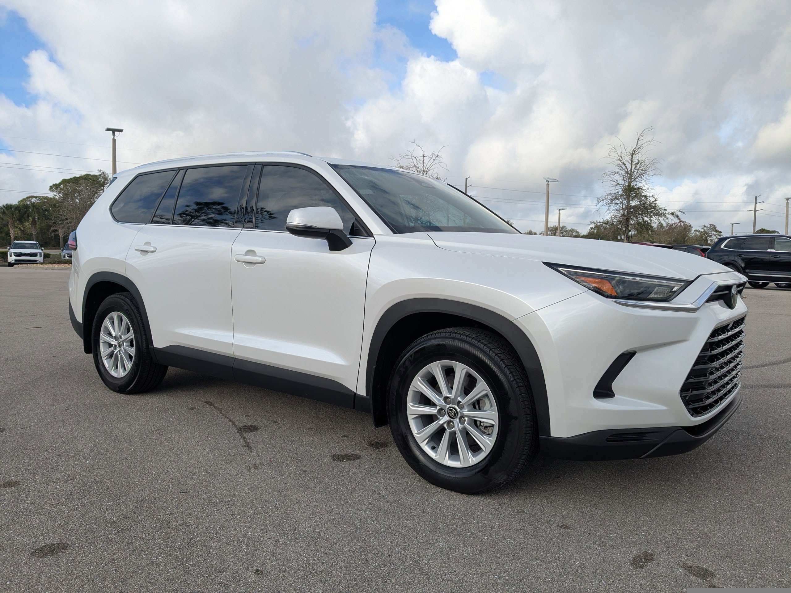 Used 2025 Toyota Grand Highlander AWD Hybrid image 2