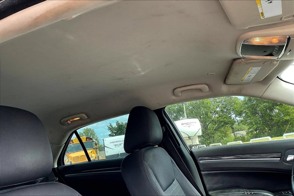 Used 2022 Chrysler 300 Touring w/ Sport Appearance Package RWD image 16