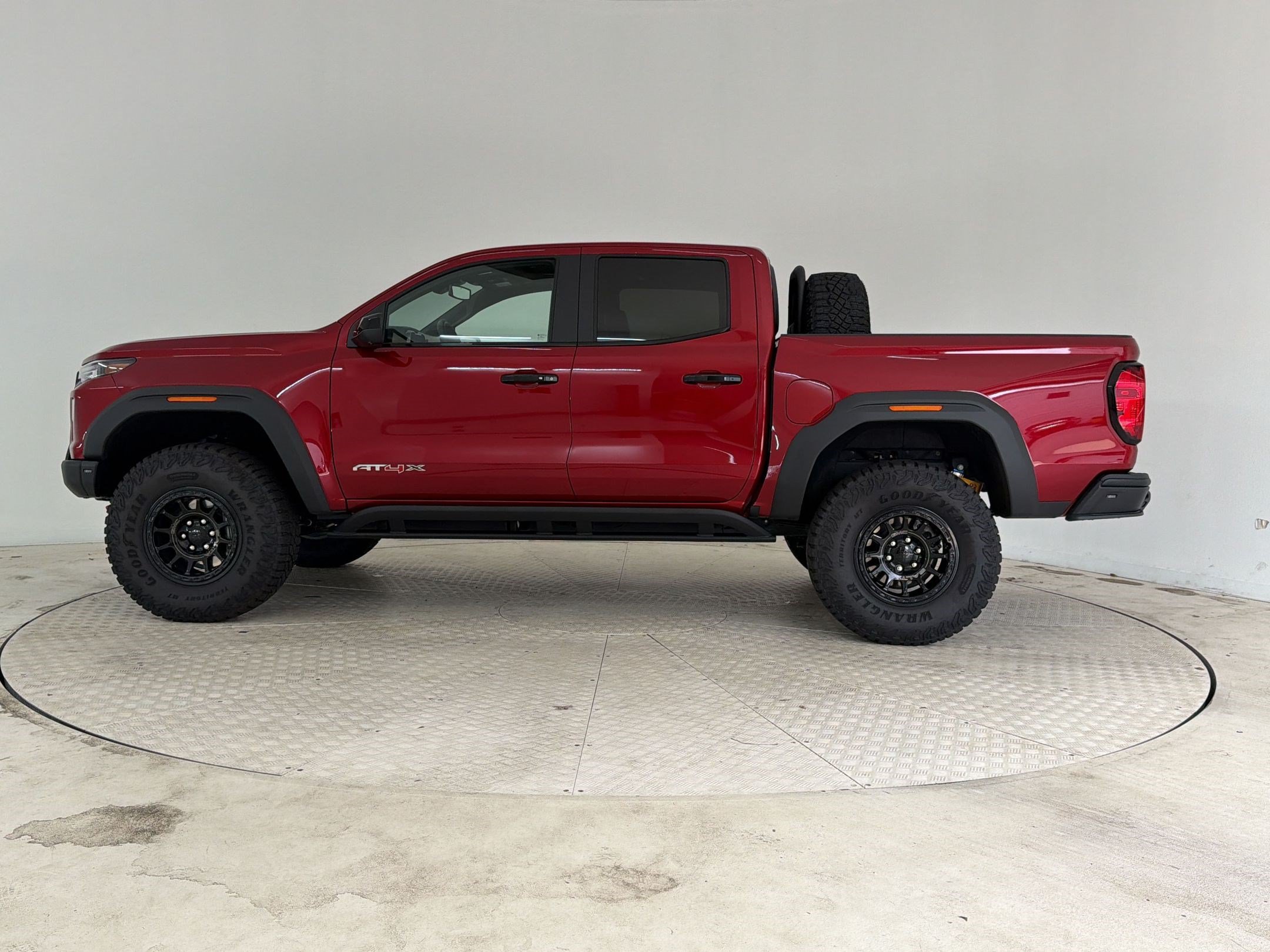 Used 2026 GMC Canyon AT4X w/ AT4X AEV Edition AWD/4WD image 2