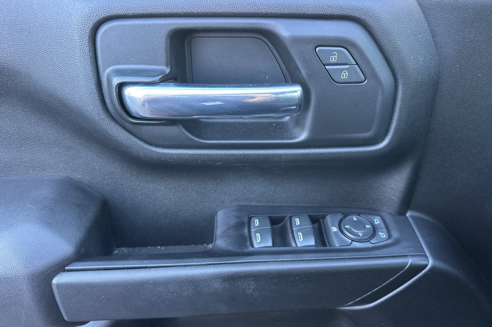 Used 2022 Chevrolet Silverado 1500 Custom w/ LPO, Dark Essentials Package RWD image 12