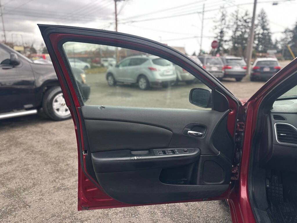 Used 2011 Chrysler 200 Touring image 11