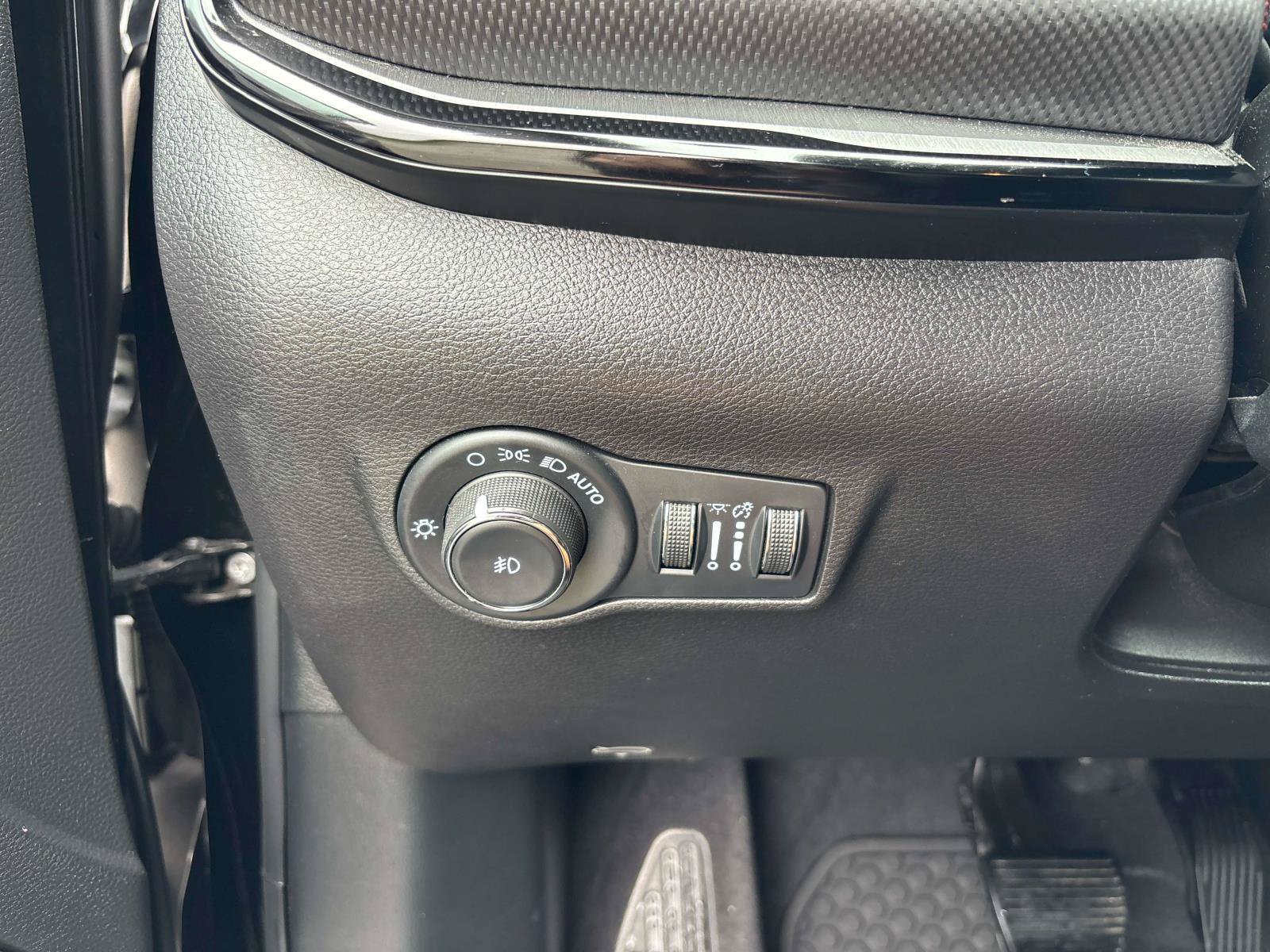 Used 2022 Jeep Compass Trailhawk AWD/4WD image 18